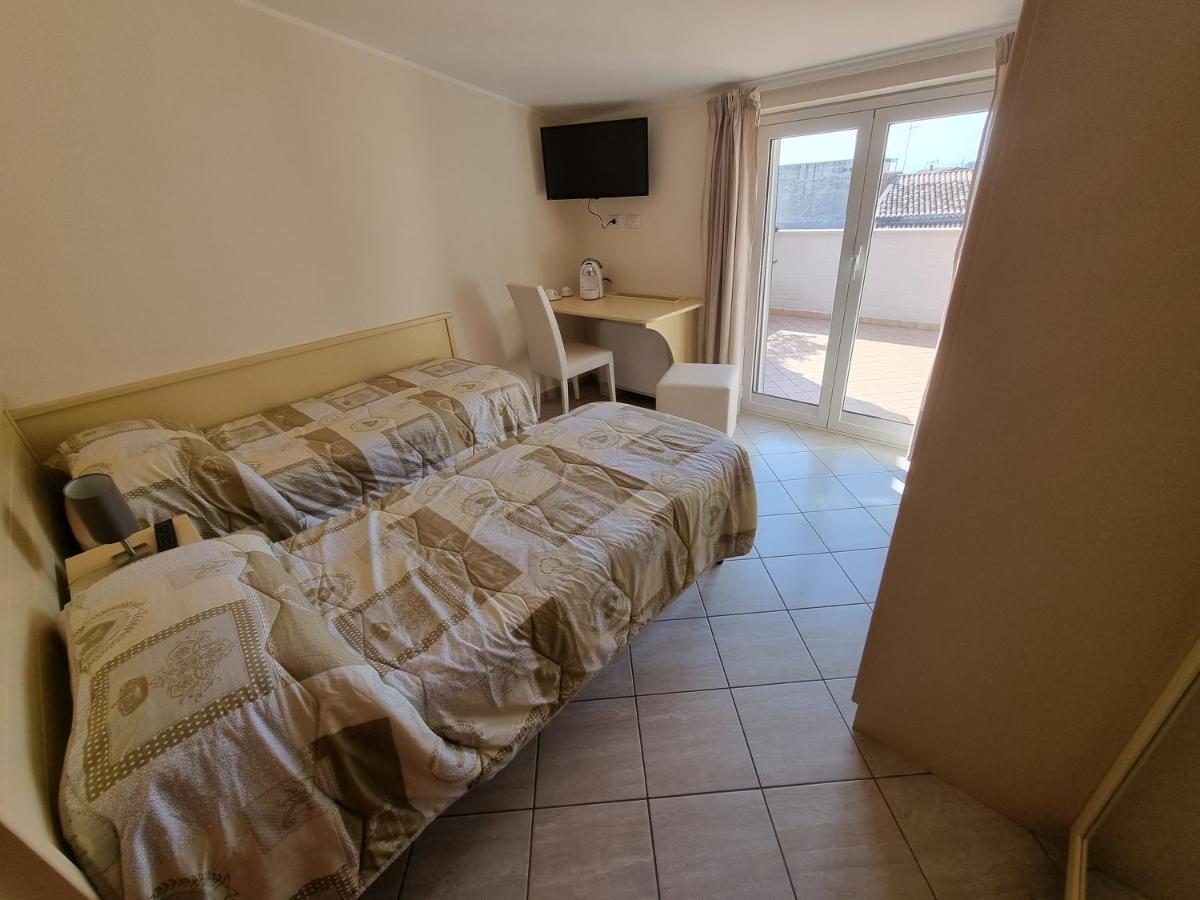 B&B E Casa Vacanza Al Castello Roccella Ionica Zewnętrze zdjęcie