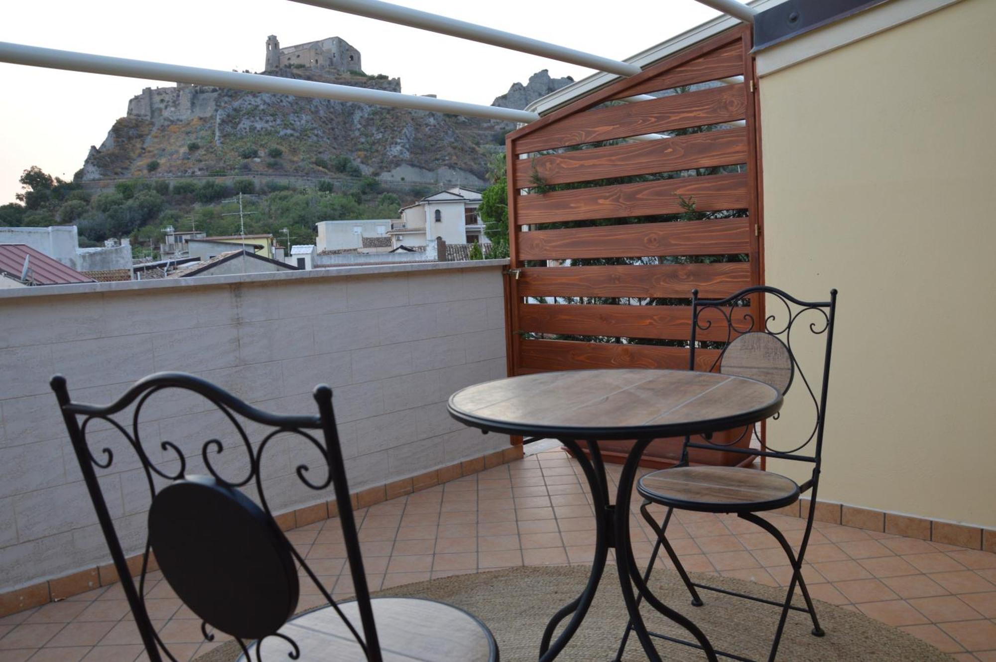 B&B E Casa Vacanza Al Castello Roccella Ionica Zewnętrze zdjęcie